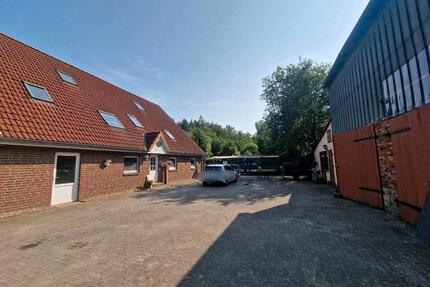 Vielseitiges 3-4 Familienhaus auf 1,5 ha Grundstück - Fockbek