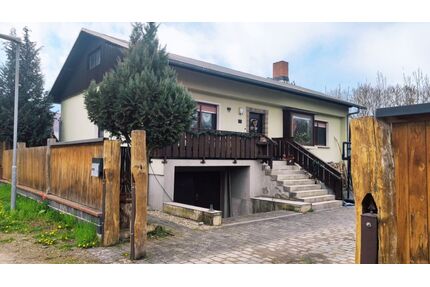 Provisionsfrei* Haus in Luppenau: ruhige Lage mit Wintergarten, Kamin & Weitblick - Schkopau