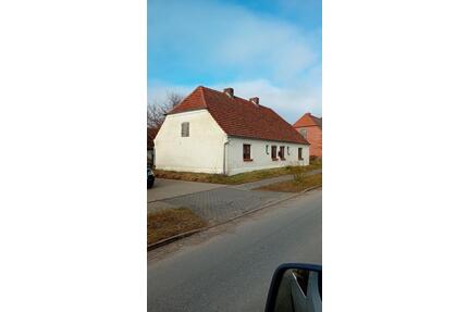 Teilsaniertes EFH auf großem Grundstück bei Waren (Müritz)