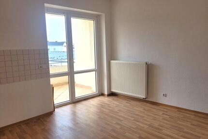 2-Raum-Wohnung mit Balkon - 344,00&nbsp;EUR Kaltmiete, ca.&nbsp; 53,16&nbsp;m&sup2; in Schönebeck (Elbe) (PLZ: 39218)