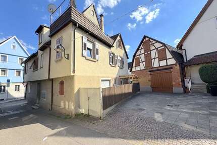 Haus zum Kaufen in Stuttgart 695.000,00 € 317 m²