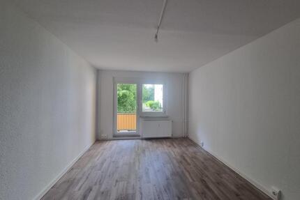Zuhause in Sicht ! Ihre neue Familienwohnung mit großem Sonnenbalkon - Magdeburg Alt Olvenstedt