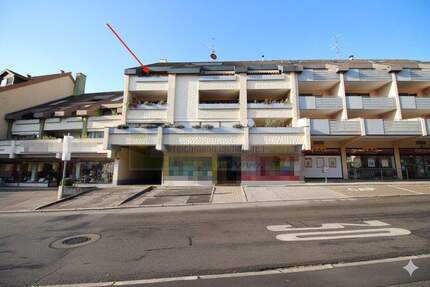 Zentral wohnen mit Weitblick: Helle 2-Zimmer-Dachgeschosswohnung mit DachterrasseLoggia im Herzen von Bad Dürrheim.