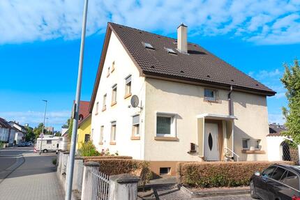 Doppelhaushälfte mit großem Grundstück - Bruchsal