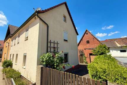Haus zum Kaufen in Cadolzburg 275.000,00 € 110 m²