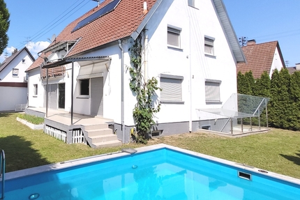 Wohntraum in Augsburg-Bärenkeller Ein- oder Zweifamilienhaus mit Pool - Augsburg / Bärenkeller