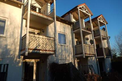 Radeberger Umland - schöne und großzügige 2-Raum-Dachgeschosswohnung mit Balkon - hell, freundlich und ruhige Lage - mit PKW-Stellplatz