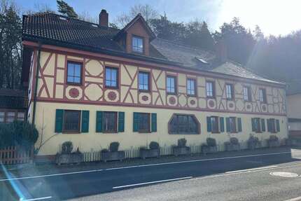 Haus zum Kaufen in Rödental 275.000,00 € 290 m²