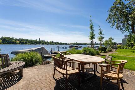 A rare waterfront retreat with a private boat mooring - Potsdam Berliner Vorstadt