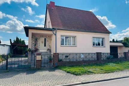 Teilsaniertes Einfamilienhaus in guter Wohnlage von Tagewerben - Weißenfels