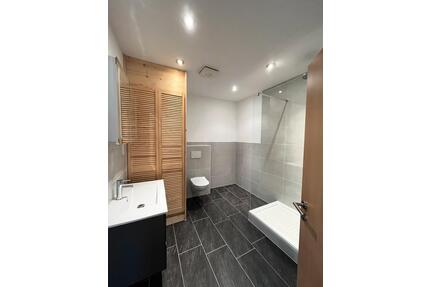 Moderne,barrierefreie Loft-Wohnung mit EBK, Stellplatz, Balkon - Püttlingen