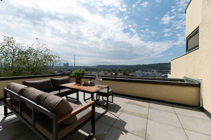 Wohnen mit Ausblick - Modernisierte 2,5-Zimmer Wohnung mit zwei Terrassen in Esslingen - Esslingen am Neckar