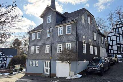 Fünf Parteien: Vermietetes Mehrfamilienhaus in Bad Berleburg-Stadt!