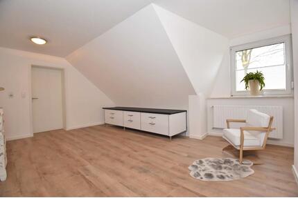 Großzügige 130 m² Dachgeschosswohnung mit Einbauküche in Neuvrees - ideal für Paare - Friesoythe