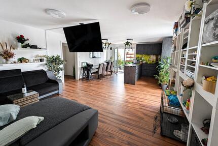 Neuwertige 3,5‑Zimmer‑Wohnung (120 m²) mit Aufzug, 2 Balkonen, EB - Zirndorf