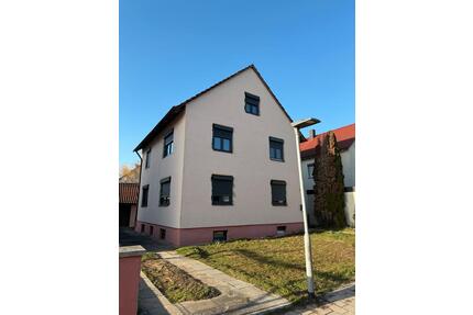 Modernisiertes Zweifamilienhaus (2023) mit Wärmepumpe - Denkendorf