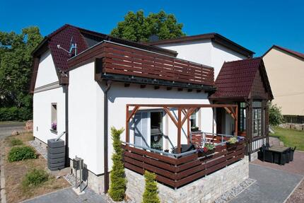 Sanierte Altbau - Wohnung mit 4 Zimmern in einem Dreifamilienhaus - Alsleben (Saale)