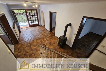 DHH gefühlt wie EFH in Uesen mit viel Platz, zentrale und ruhige Lage, Garten vorne & hinten, Garage - Achim