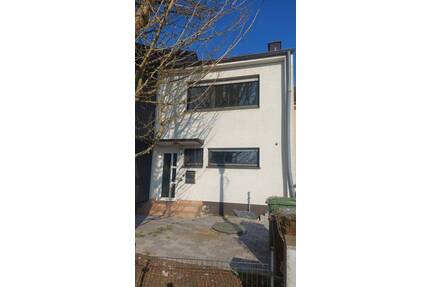 Handwerker gesucht !!! - 319.000,00&nbsp;EUR Kaufpreis, ca.&nbsp; 105,00&nbsp;m&sup2;&nbsp;Wohnfl&auml;che in Niederkassel (PLZ: 53859) Rheidt