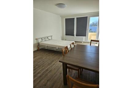 Möbiliertes WG-Zimmer mit eigenem Balkon - Hamburg Altona