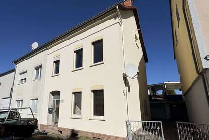 Haus zum Kaufen in Blomberg 129.000,00 € 190 m²