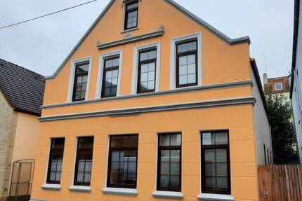 Sehr gepflegtes Zweifamilienhaus mit vermieteter EG-Wohnung und Maisonettewohnung zu verkaufen - Bremerhaven Lehe