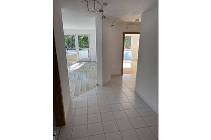 Helle 3-Zimmer-Wohnung mit Balkon und TG Stellplatz in Weinstadt-Enderbach