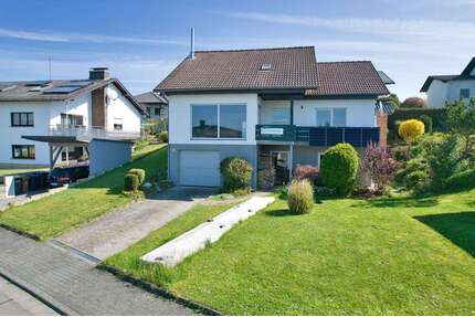 Haus zum Kaufen in Lahnau Waldgirmes 619.000,00 € 215 m² - Lahnau / Waldgirmes