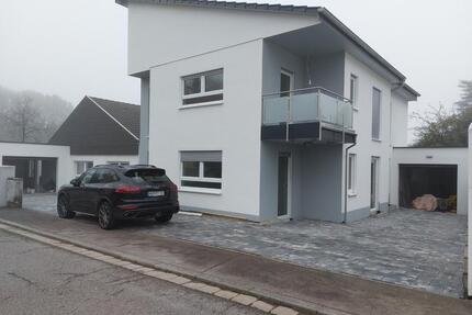 Mehrgenerationenhaus (Ein- bis Zweifamilienhaus) in HOM -Bruchhof - Homburg
