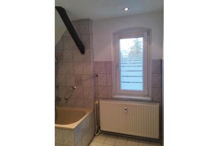 2,5 Raum Dachgeschosswohnung - 390,00&nbsp;EUR Kaltmiete, ca.&nbsp; 64,00&nbsp;m&sup2; in Pegau (PLZ: 04523)