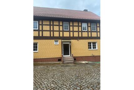 **Charmanter Drei-Seiten-Hof - 179.000,00&nbsp;EUR Kaufpreis, ca.&nbsp; 188,00&nbsp;m&sup2; in Groß Quenstedt (PLZ: 38822)