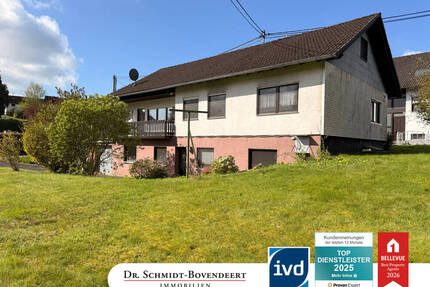 Großzügiges Ein- Zweifamilienhaus mit großem Grundstück und zwei Garagen! - Raubach