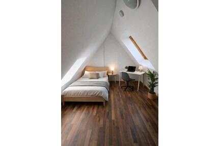 Kleines, neu renovieetes WG Zimmer sehr günstig - Würzburg Dürrbachau