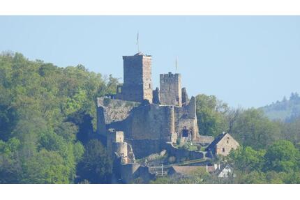 2 Zimmer Etagenwohung, EBK, Balkon, Garage, neu saniert, stadtnah - Lörrach