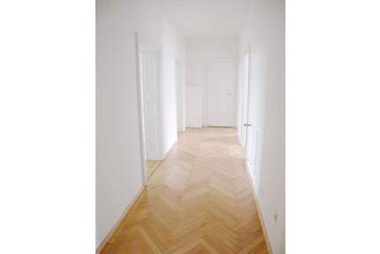 Denkmalgeschützte 3-Zimmer-Wohnung mit Süd-Balkon - München Sendling