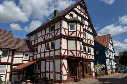 Charmantes Wohn- und Geschäftshaus im Ortskern von Oberkaufungen