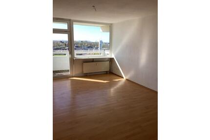 3 Zimmerwohnung mit Balkon - 743,00&nbsp;EUR Kaltmiete, ca.&nbsp; 74,95&nbsp;m&sup2; in Langen (Hessen) (PLZ: 63225)