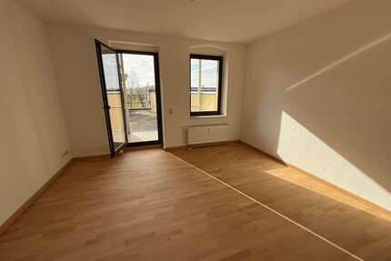 Wohnung zum Kaufen in Reichenbach 62.000,00 € 81 m²
