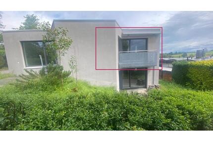 Modern sanierte Eigentumswohnung in Dreiparteienhaus mit Balkon - Karlsbad