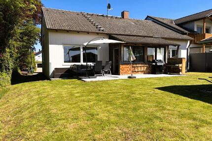 Einfamilienhaus im Bungalowstil mit Potential zu Einliegerwohnung - Bockhorn