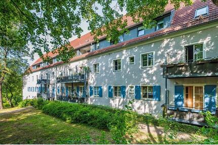 Schöne 2 Raum Wohnung in Ruhiger Lage zuzüglich eines Stellplatzes ab Juni zu vermieten! Der Stellplatz ist separat anzumieten! - Dresden Prohlis