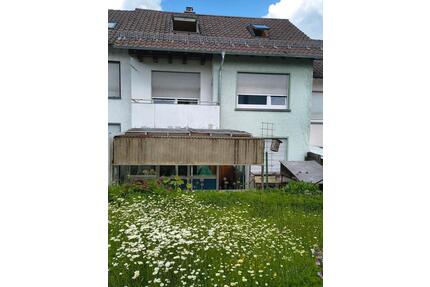 Reihenmittelhaus incl. Garten, Keller und Garage zu verkaufen. - Donaueschingen