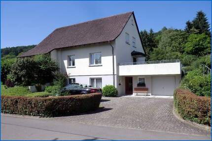 Attraktives Familienhaus mit großem Grundstück u. Garage, in schöner und ruhiger Lage! - Gailingen am Hochrhein