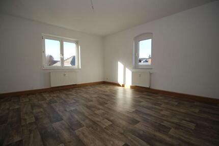 **Individuelle 3-Zimmer-Wohnung mit großem Wohnzimmer und saniertem Badezimmer zu vermieten* - Rosenbach Syrau