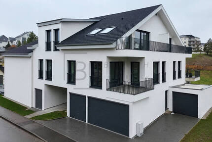 Moderne 3-Zimmer-Dachgeschosswohnung mit Balkon und Doppelparker in Schelklingen