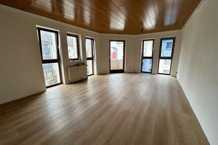 Helle 2-Zimmer-Wohnung (60 m²) | Neue Einbauküche | Balkon | Aufzug | WG-geeignet - Essen Altendorf