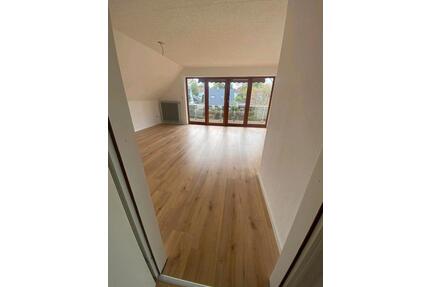 2-Zimmer DG-Wohnung 77 qm mit EBK und Garage im Sandweg Osternb - Oldenburg Drielaker-Moor