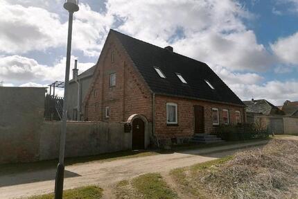 Haus mit 2 Wohnungen zuverkaufen - Dargun