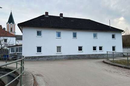 Haus zum Kaufen in Pilsting 280.000,00 € 277 m²