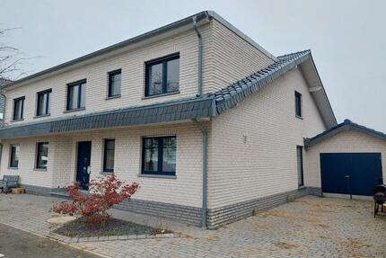 Modernes und großzügiges Zweifamilienhaus in Gangelt